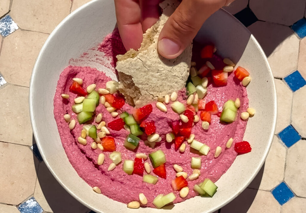 glutenvrij-flatbread-met-bieten-hummus